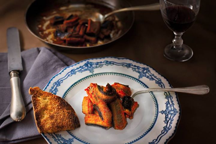Marinated and then smoked eels. A pepper sauce is used for the marination [Photo credits: Foto di Marco Tisi 2013 per ARCA factory]