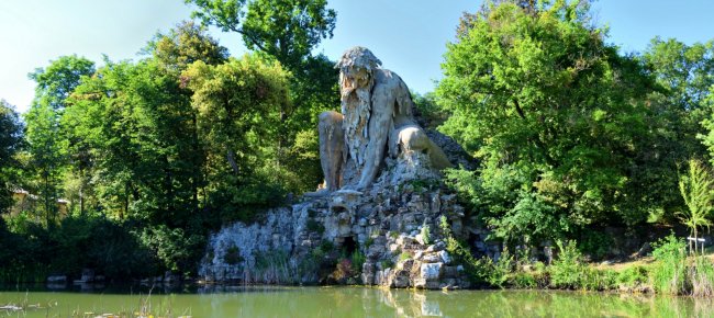 El Coloso de los Apeninos de Giambologna, escultura situada en Florencia en el parque de Villa Demidoff
