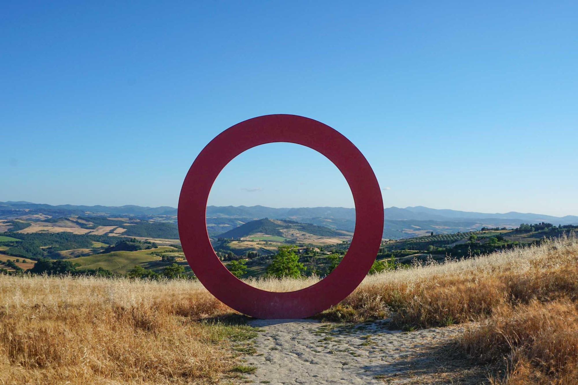 La muestra de Mauro Staccioli en Volterra