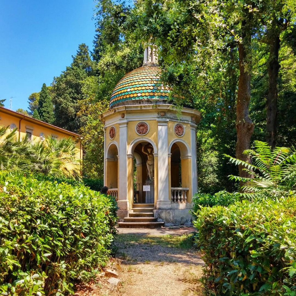 One of the beautiful temples you can admire within the Stibbert Garden