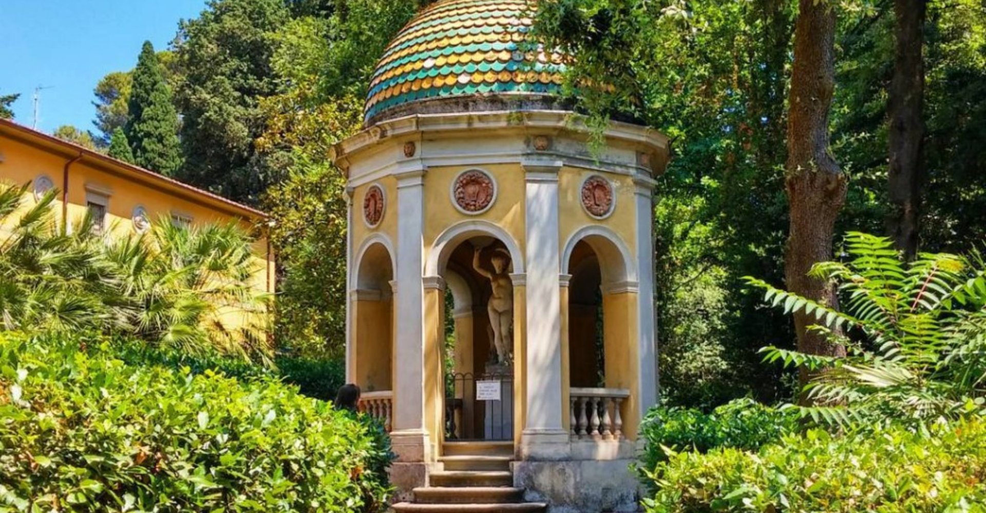 One of the beautiful temples you can admire within the Stibbert Garden