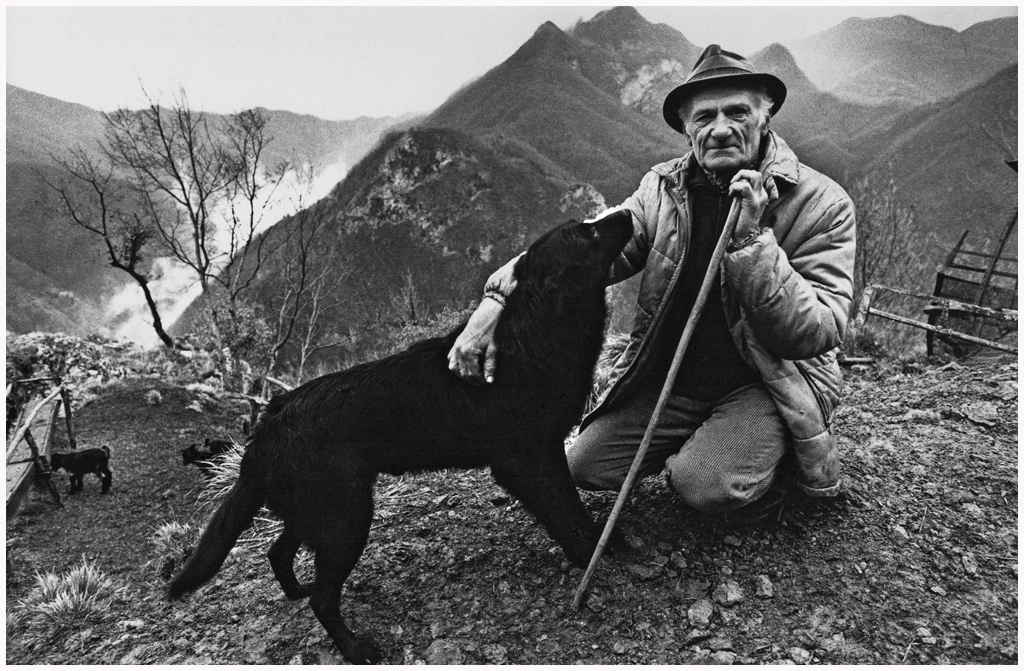 A man and his dog in Vergemoli