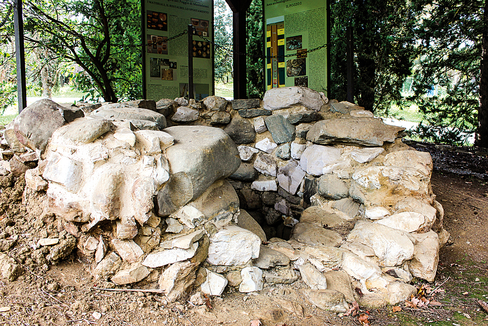 Etruscan well near Santa Maria della Ginestra Etruscan well near Santa Maria della Ginestra