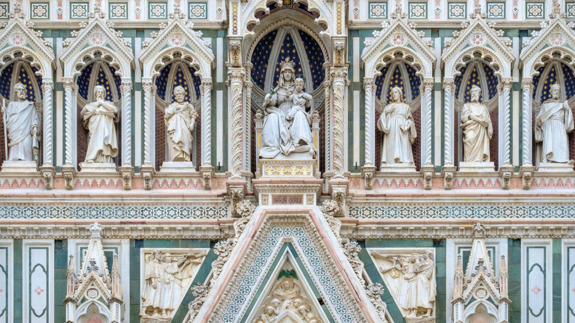 La facciata della Cattedrale di Santa Maria del Fiore (dettaglio)