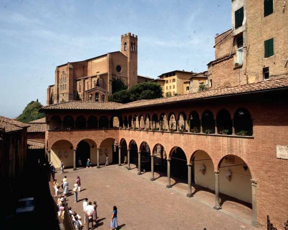 Santuario Casa di Santa Caterina, Portico dei Comuni, Siena