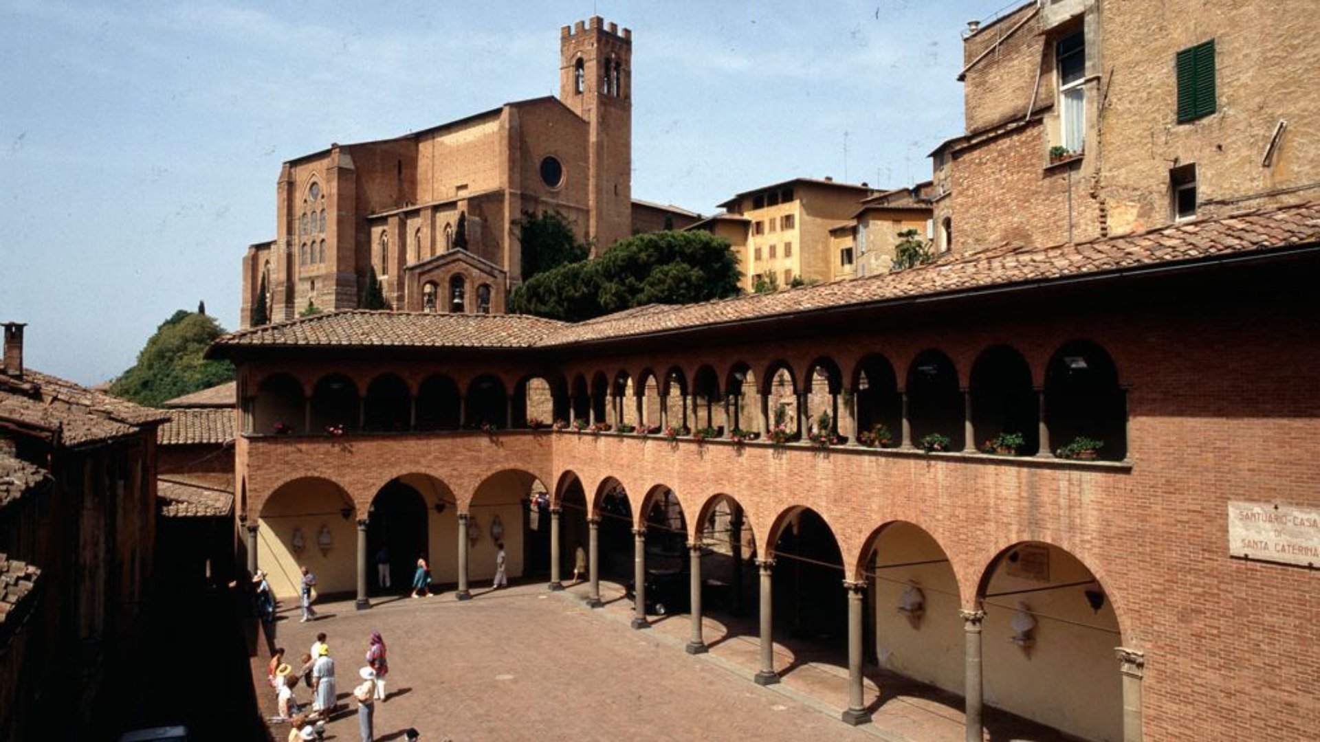 Santuario Casa di Santa Caterina, Portico dei Comuni, Siena
