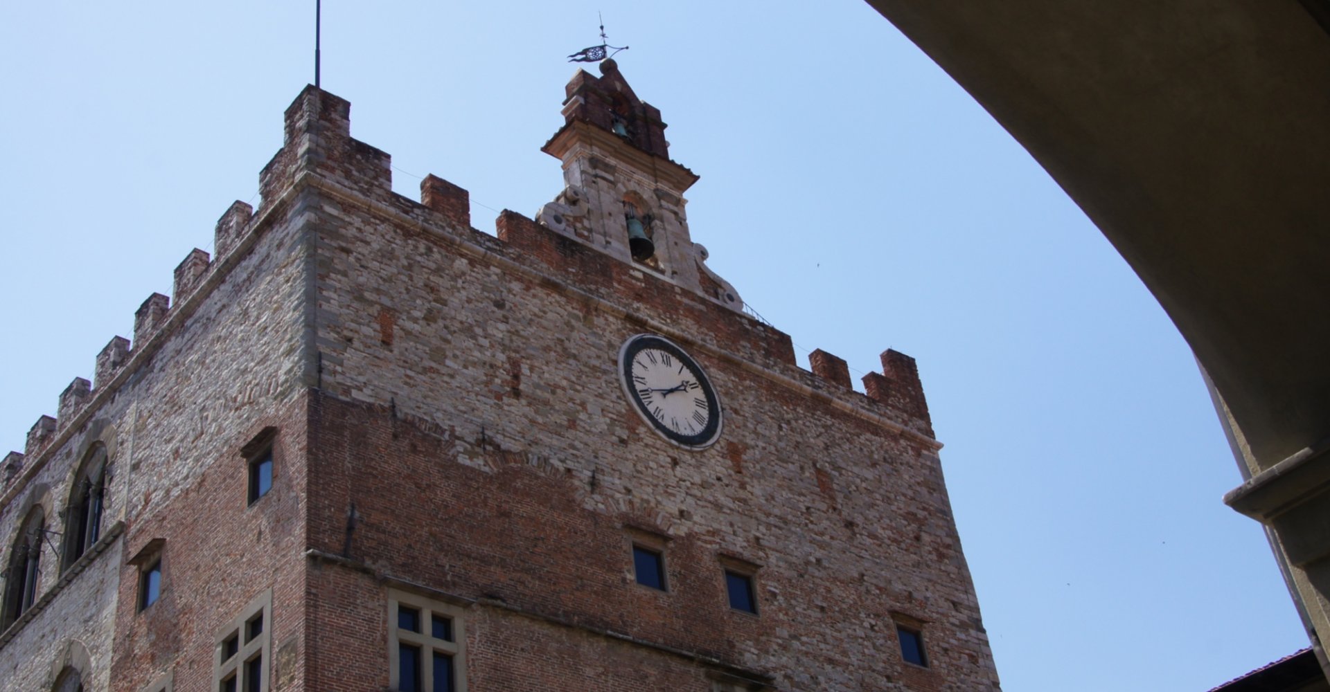 Uno scorcio di Palazzo Pretorio a Prato