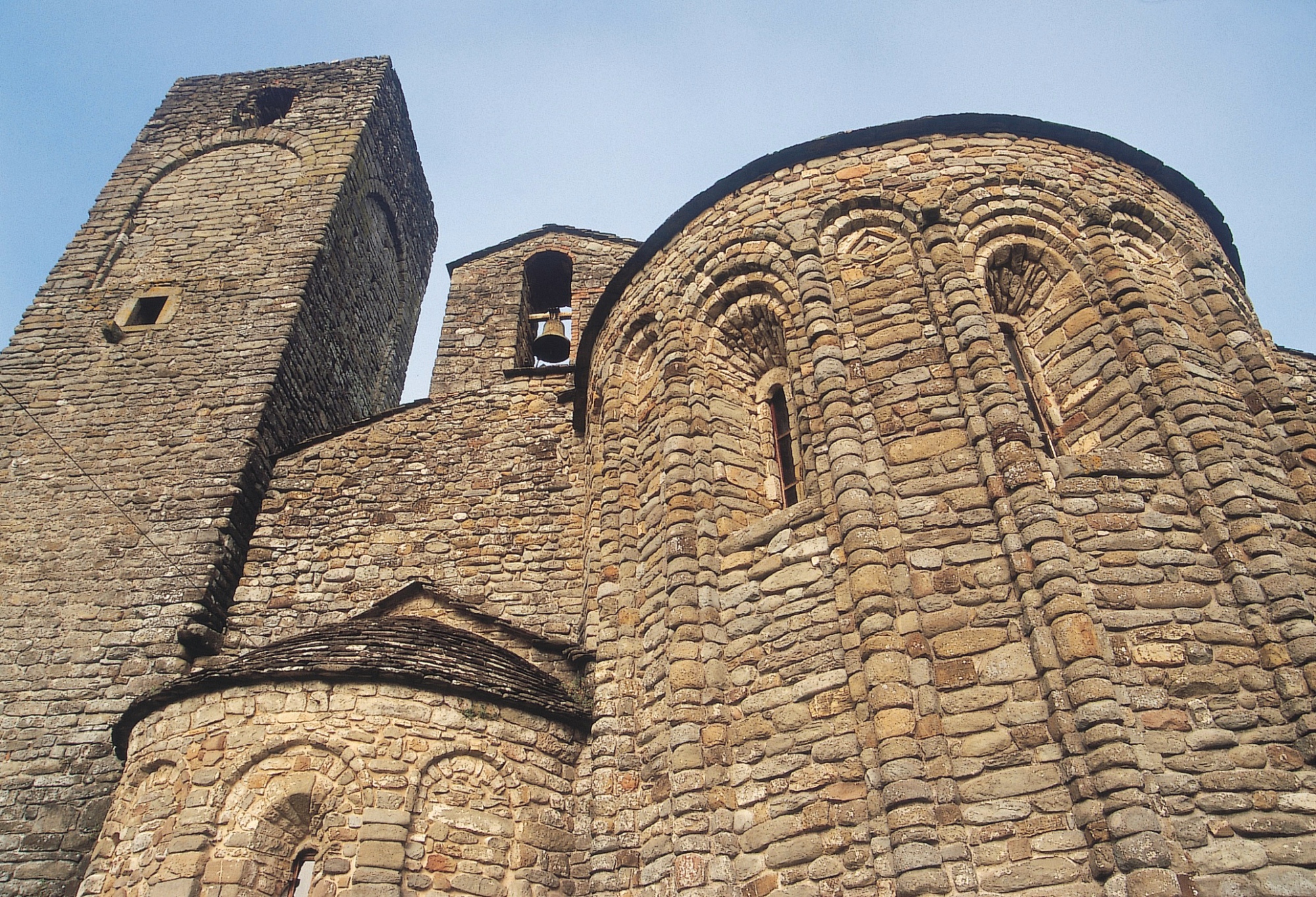 Ábside de la Parroquia románica en Sorano