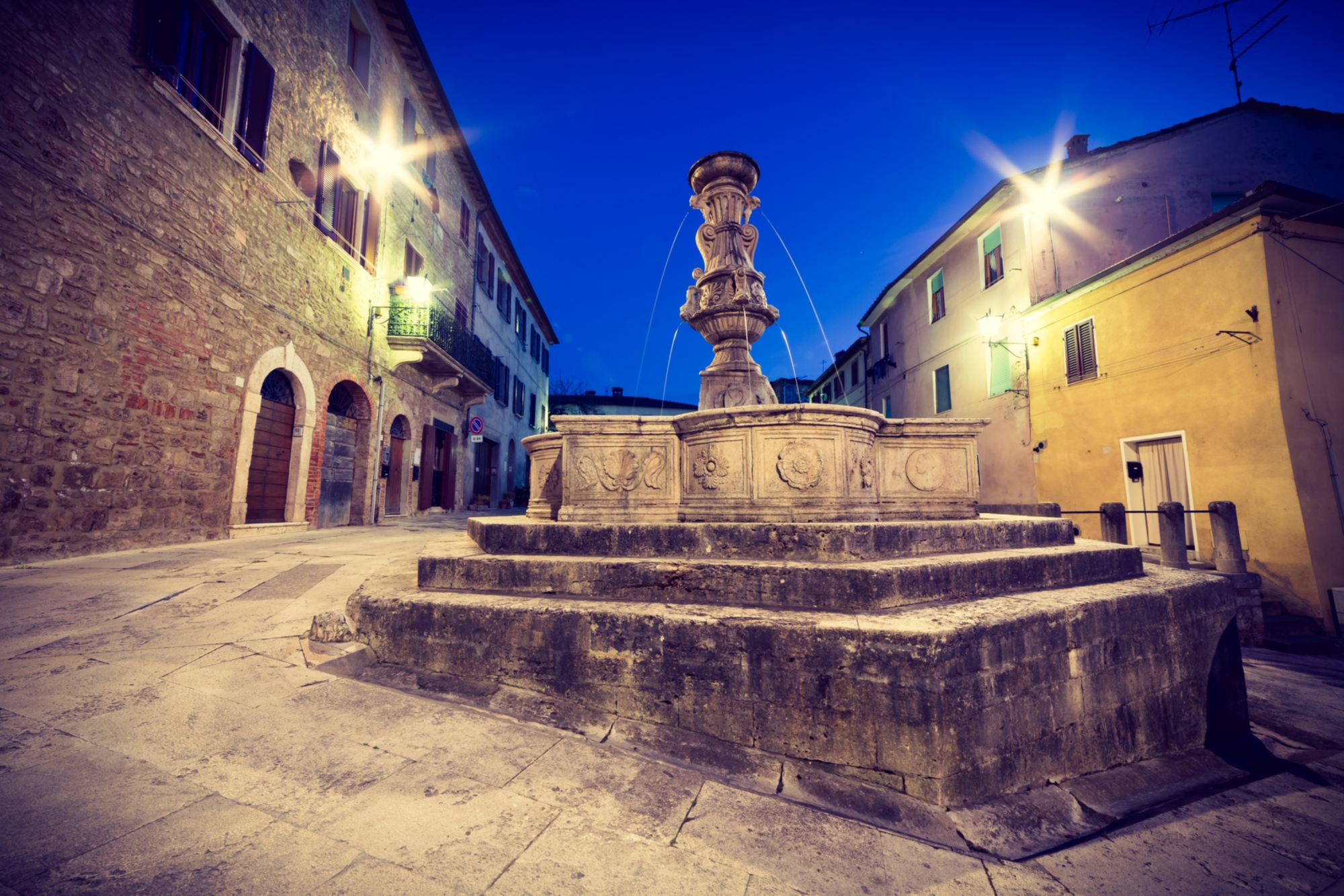 Piazza del Grano, Asciano, antiguo granero de Siena