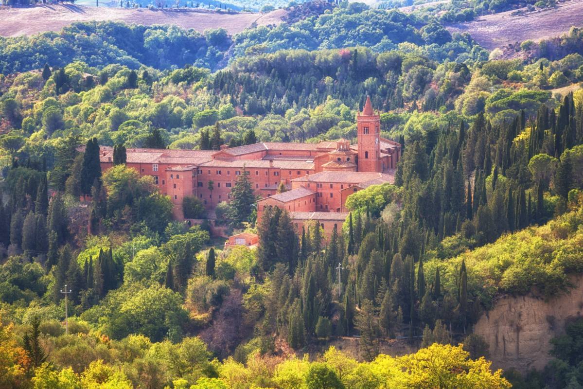 Abbazia di Monte Oliveto Maggiore, monastero benedettino, vista dall’alto