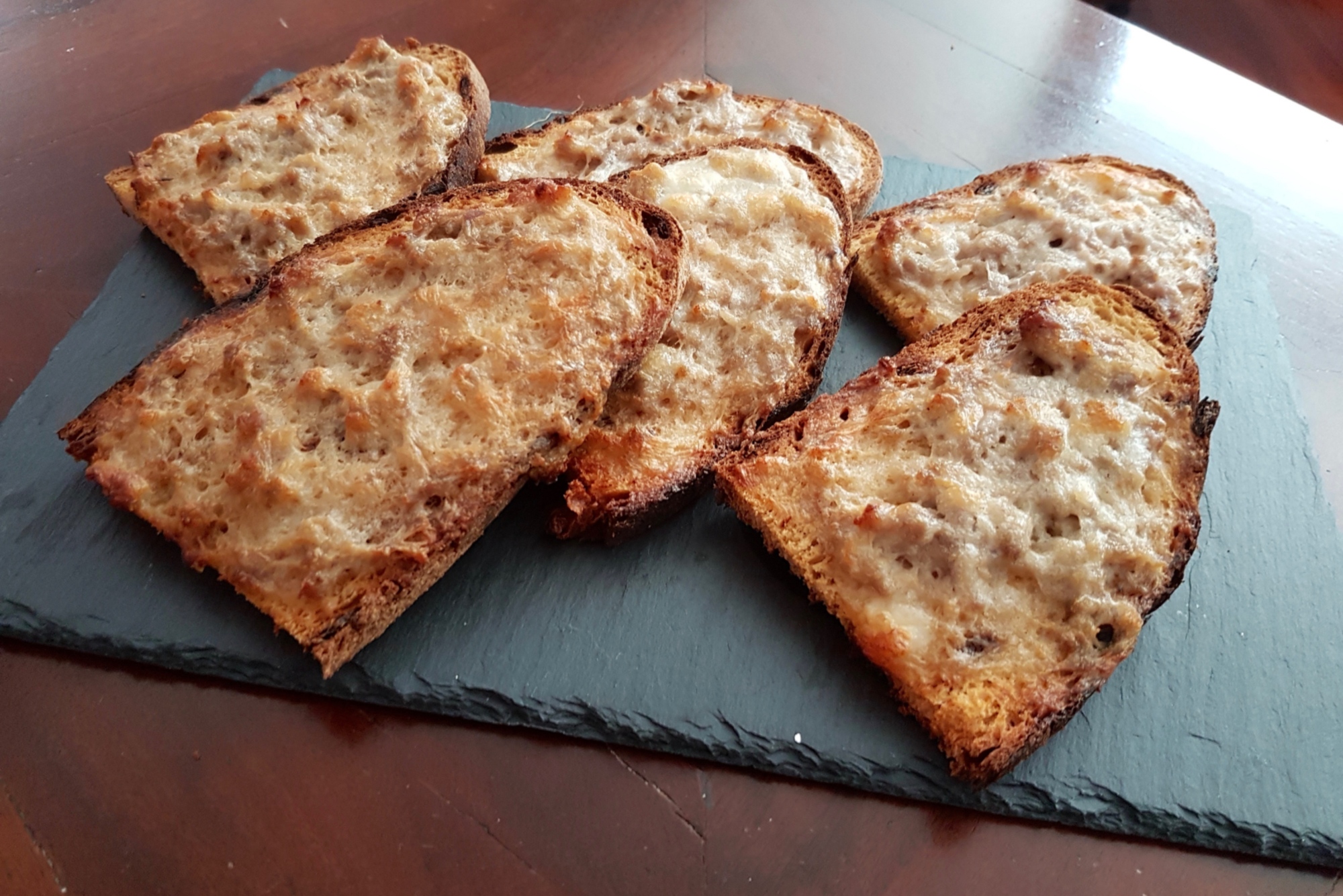 Crostini salsiccia e stracchino Crostini salsiccia e stracchino