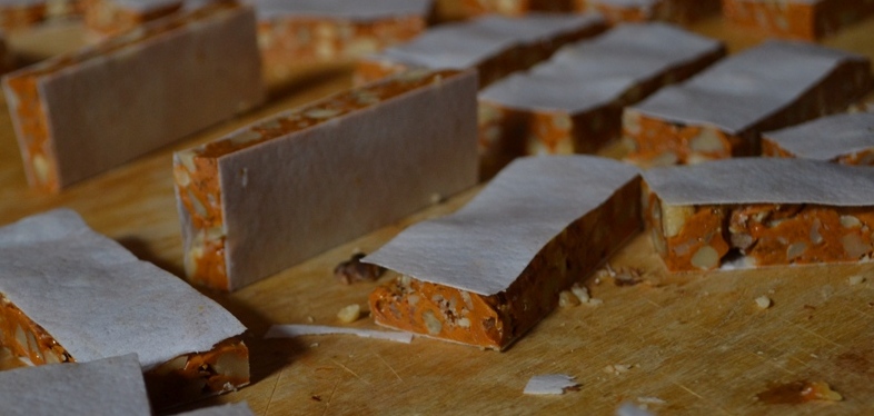 La elaboración de la miel para la preparación de la mandolata