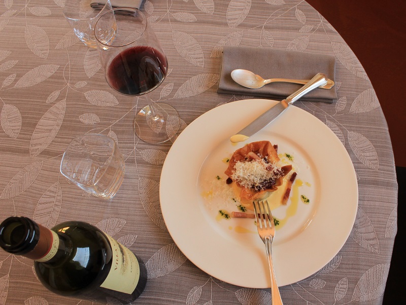 Certaldo onion tart with a glass of Chianti Classico wine