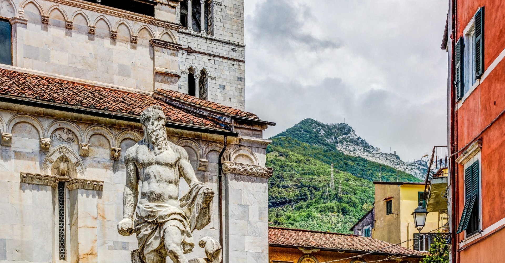 Fensterrose des Doms von Carrara