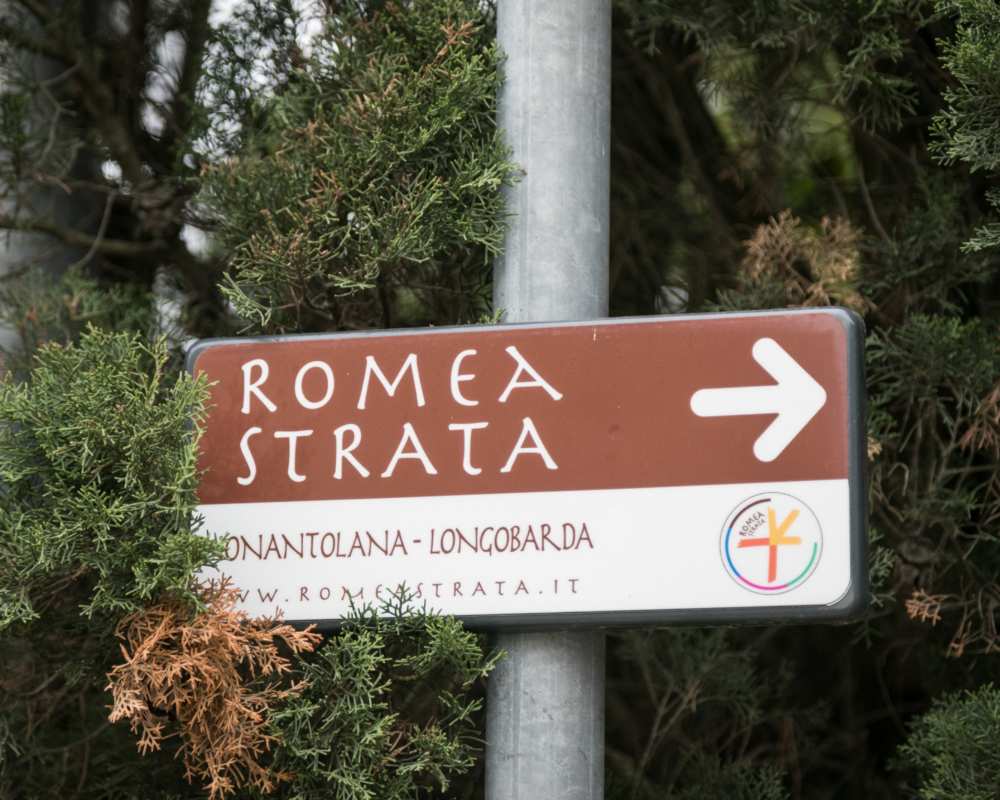Cartello di segnalazione della Romea Strata