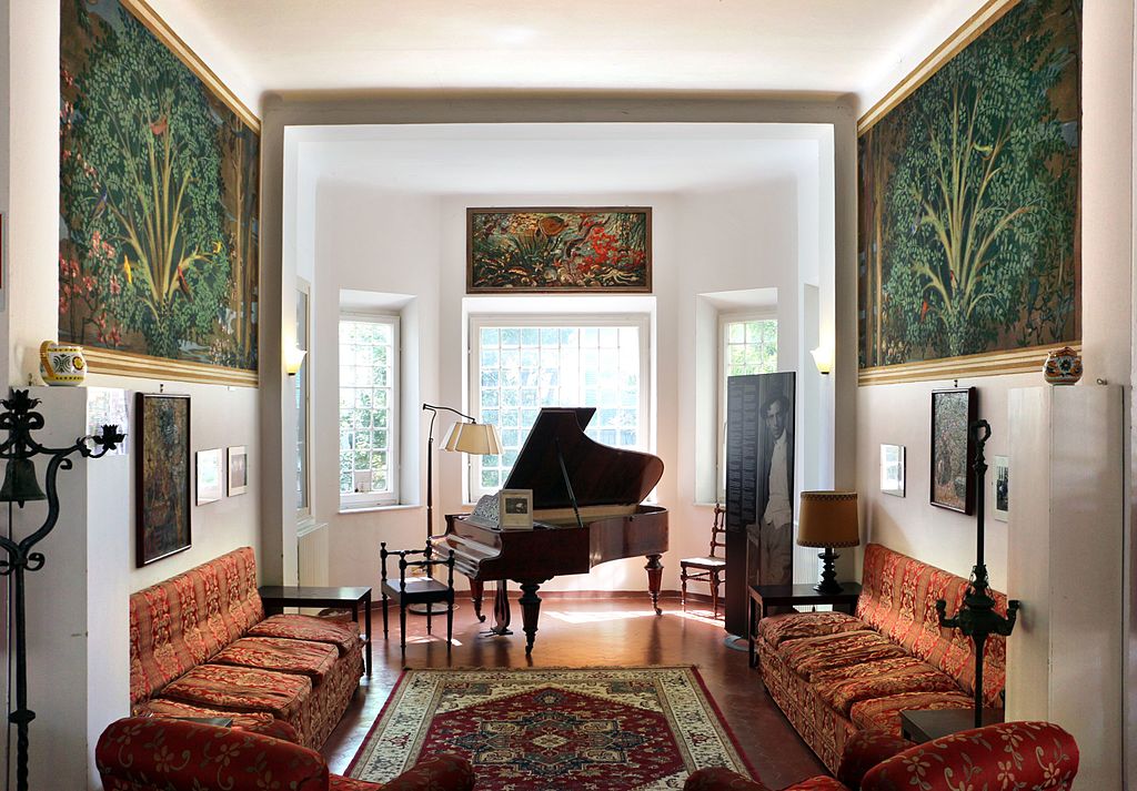Salón de la casa veraniega de Galileo Chini