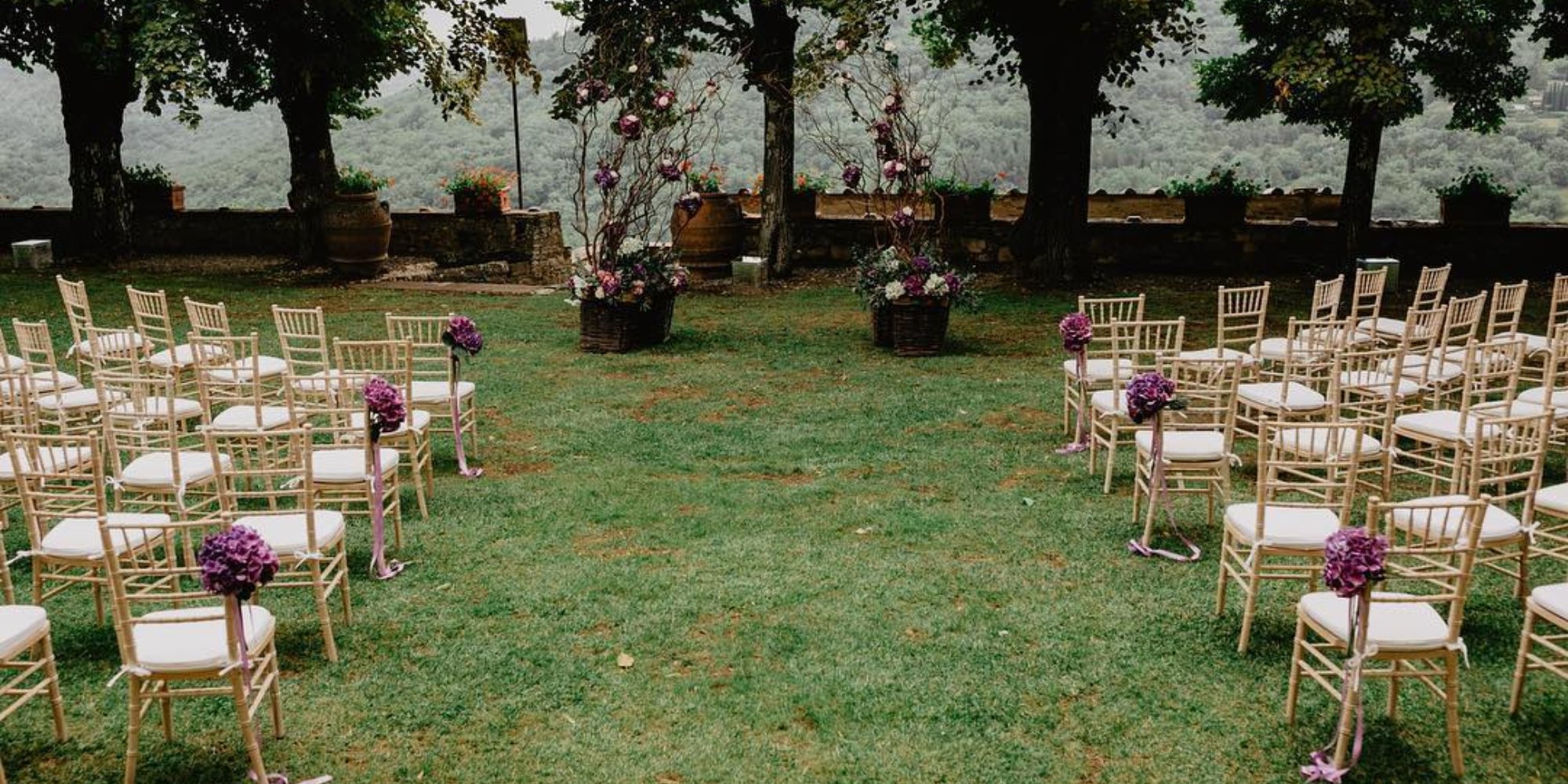 Wedding in Tuscany in gardens and medieval castles