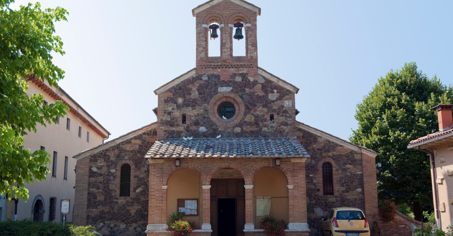 Façade de l'église de Saint Ansanus à Dofana
