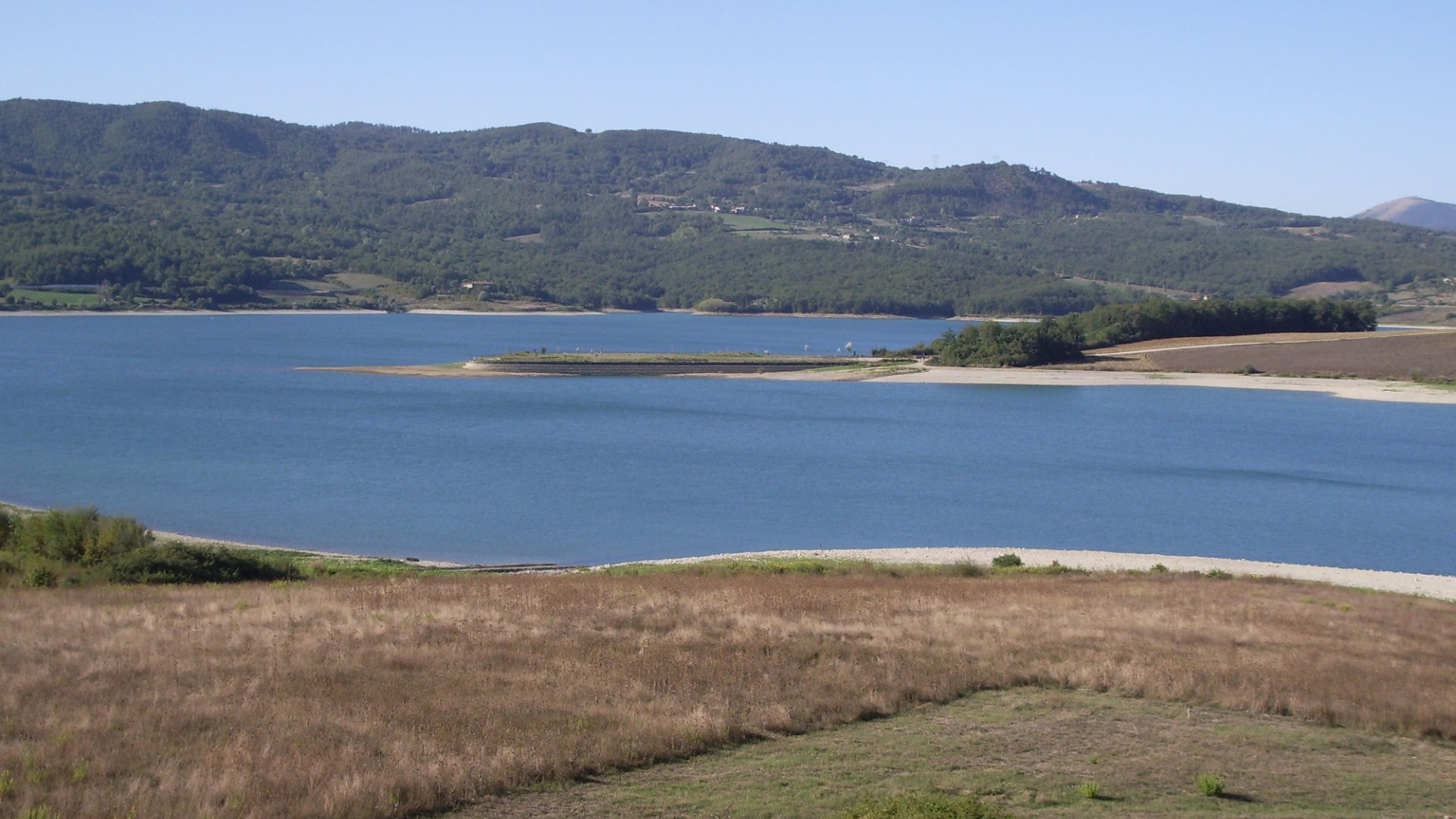 lake surrounded by hills