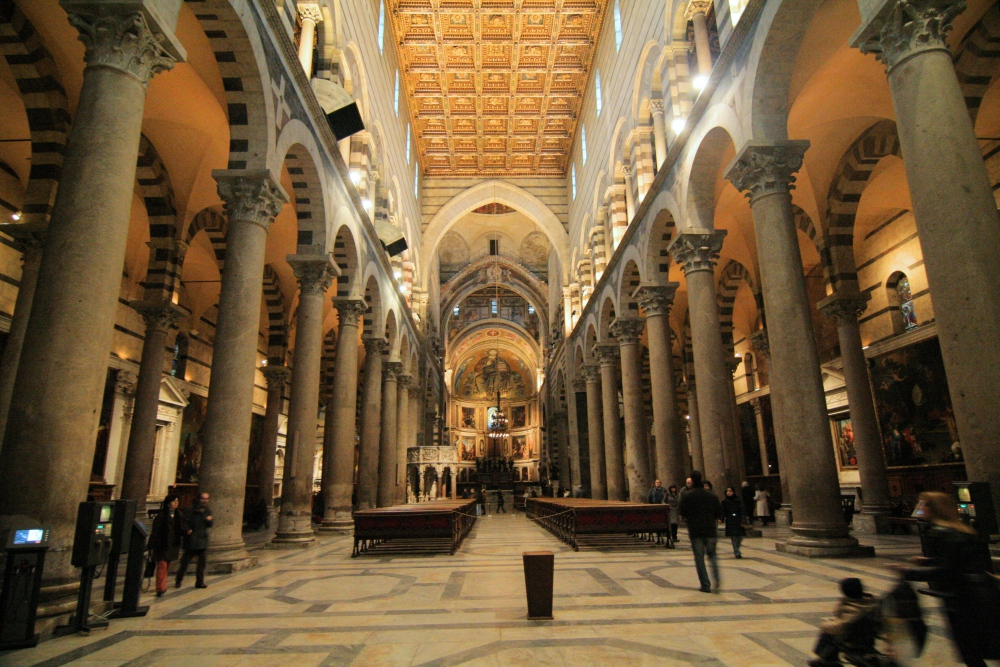 À l'intérieur de la Cathédrale