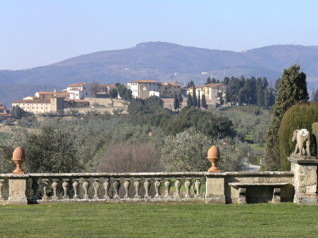 Splendida veduta del borgo di Artimino Splendida veduta del borgo di Artimino