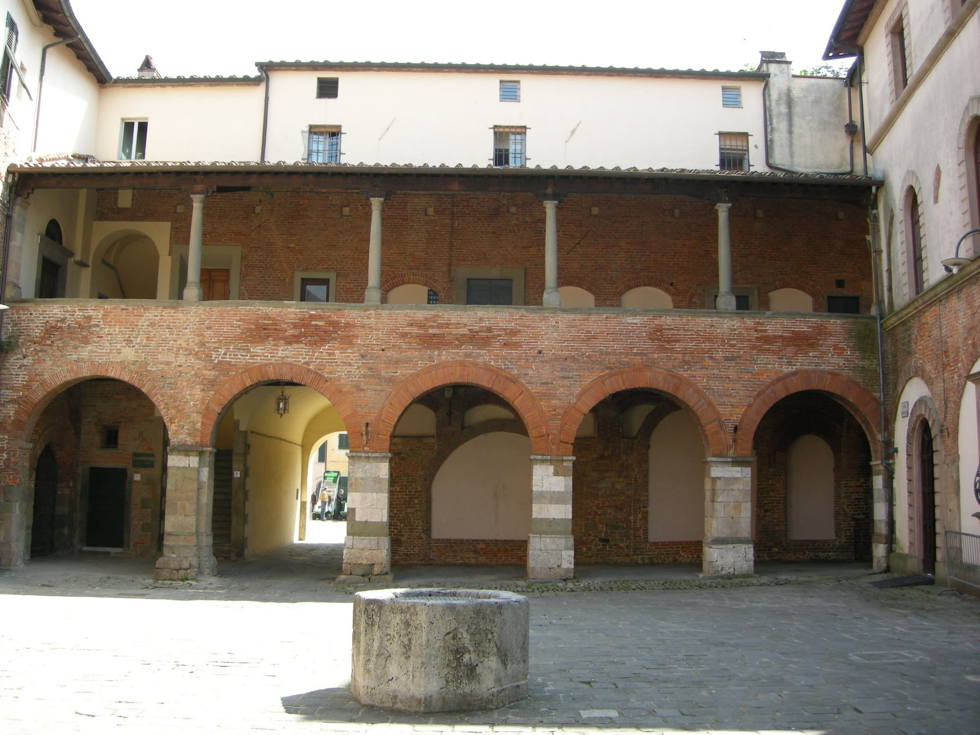 Die Piazza Ospitalieri in Altopascio