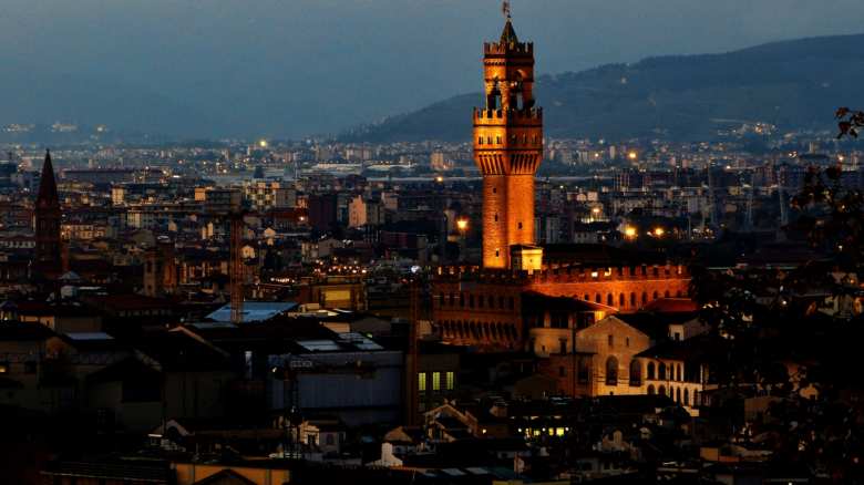 Vista nocturna del Palacio Vecchio en Florencia Mariano Mantel Vista nocturna del Palacio Vecchio en Florencia