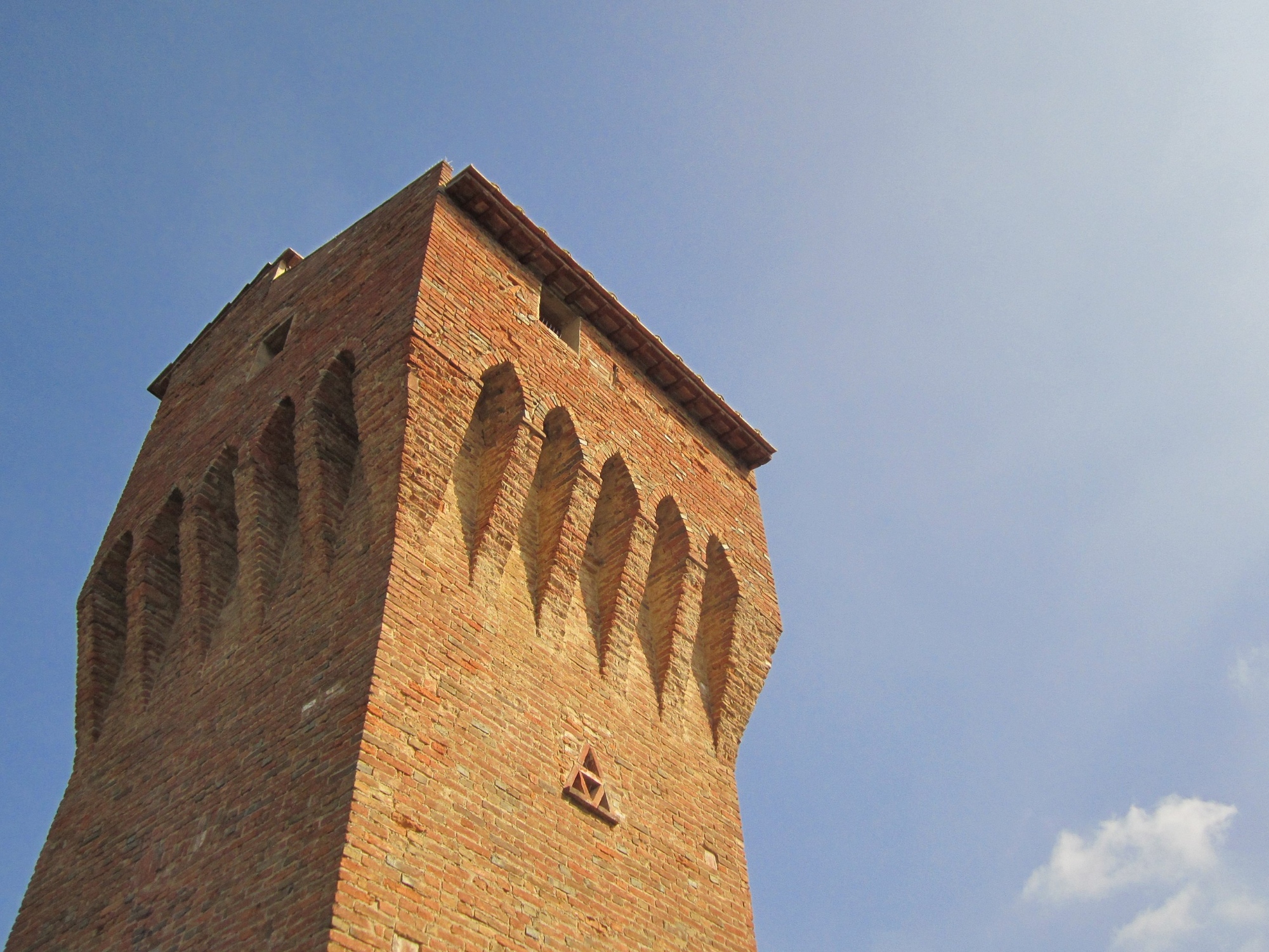 La tour crénelée de Saint-Matthieu