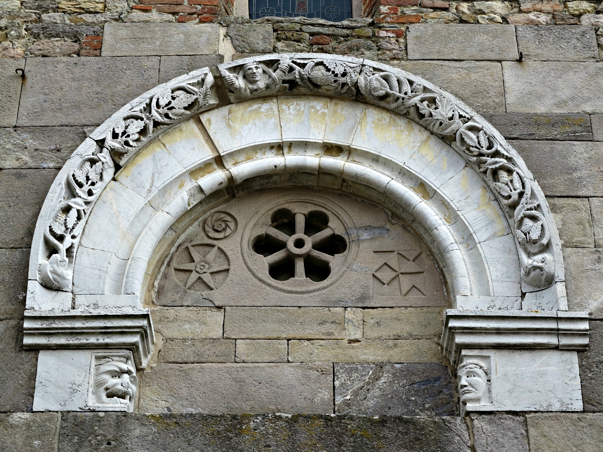 Portal der Kirche