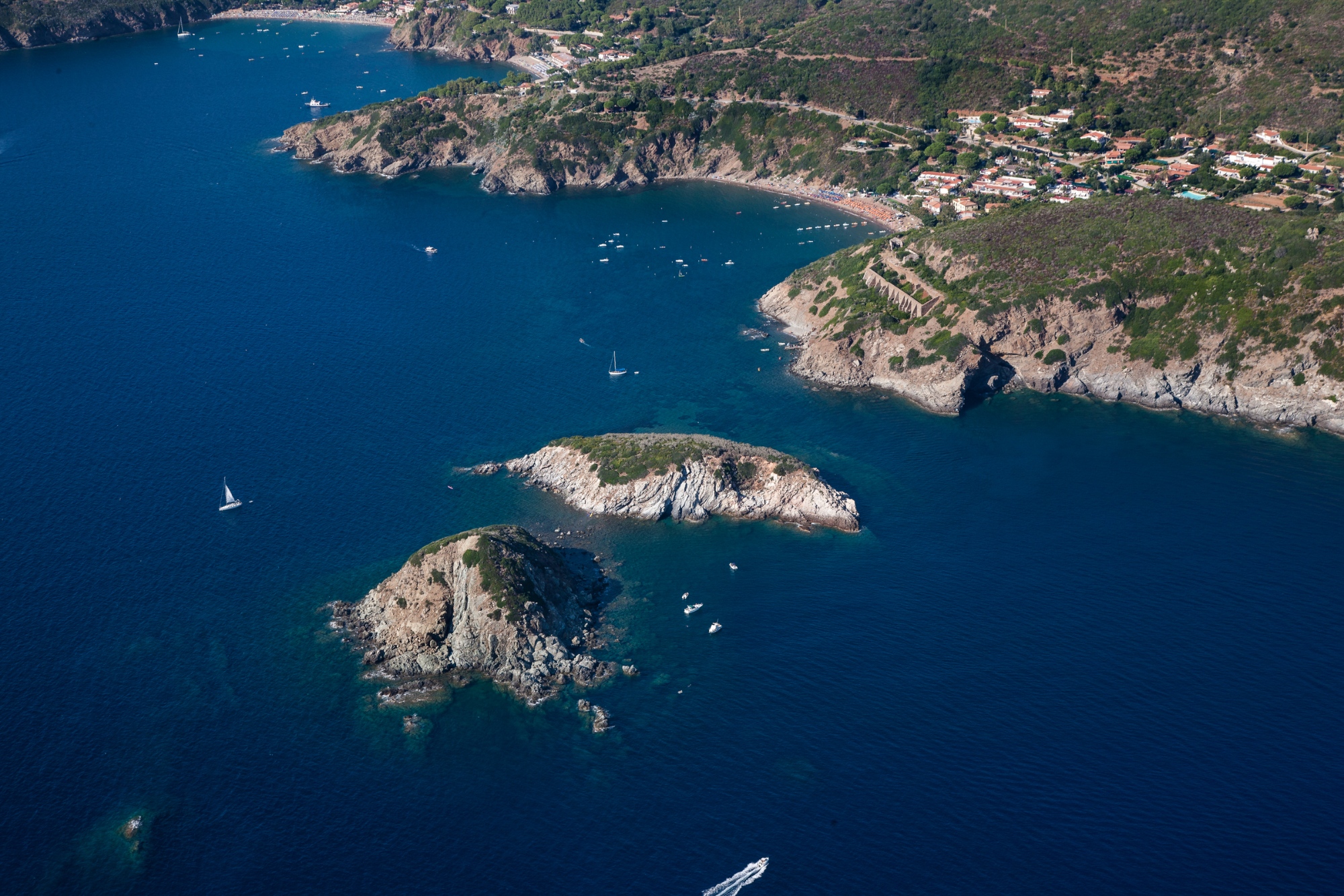 The Innamorata beach seen from above