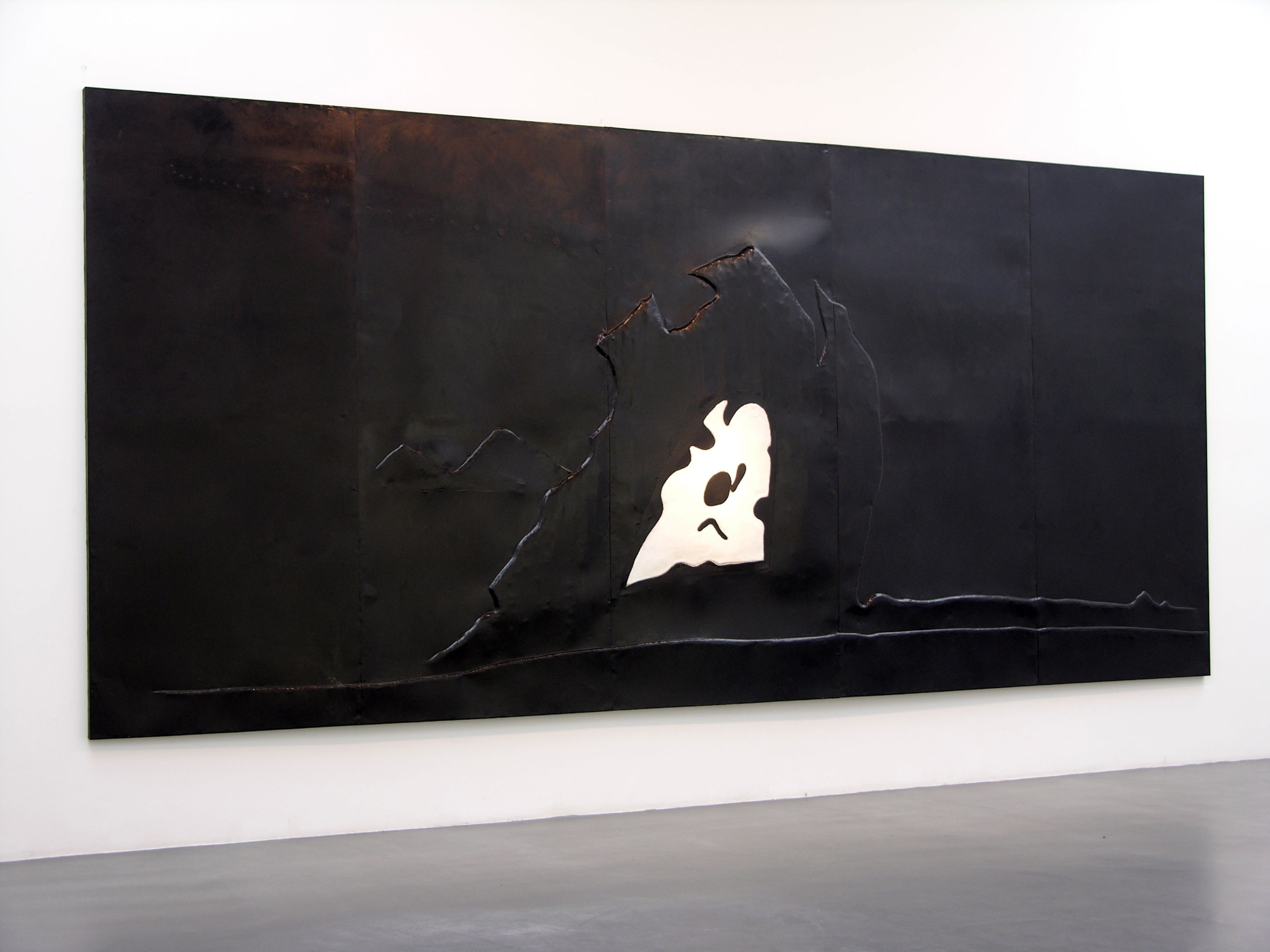 Montaña de Enzo Cucchi en el Centro Pecci