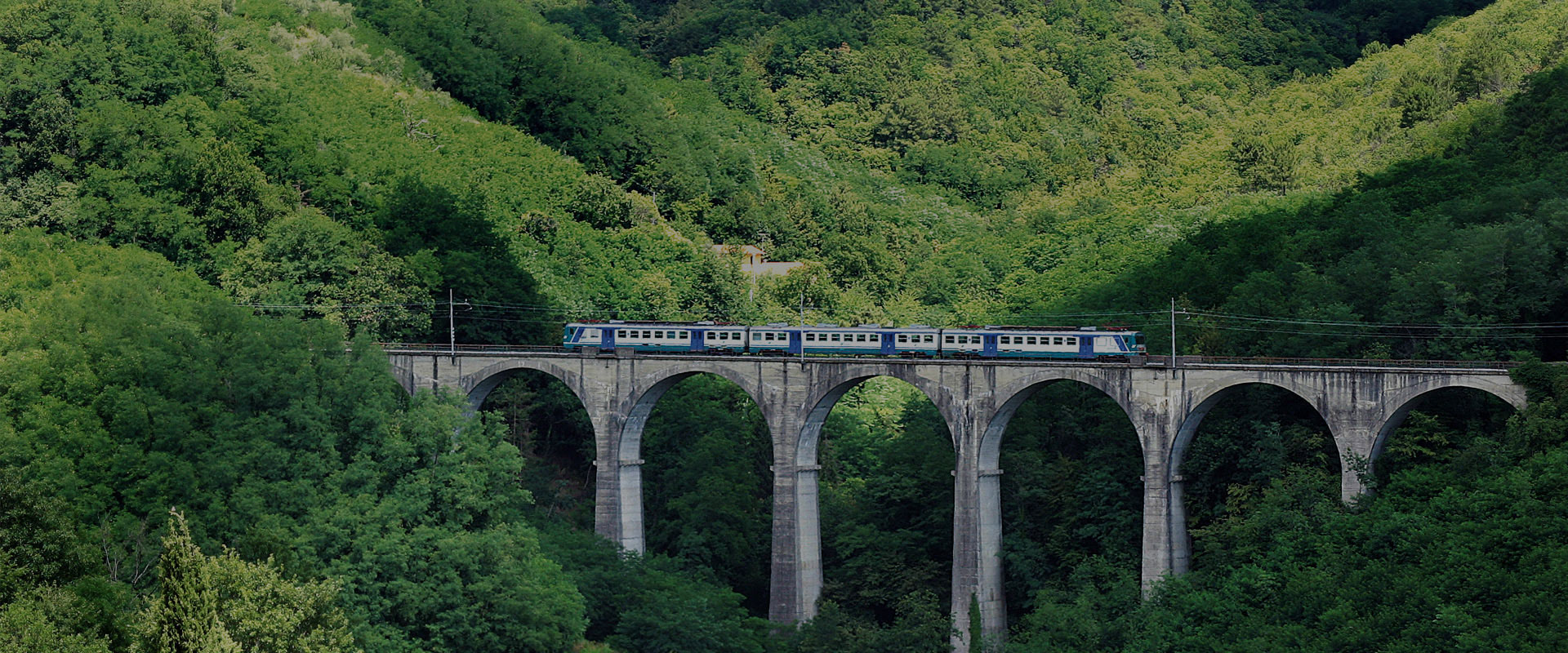 La ferrovia turistica Porrettana Express sulla montagna pistoiese