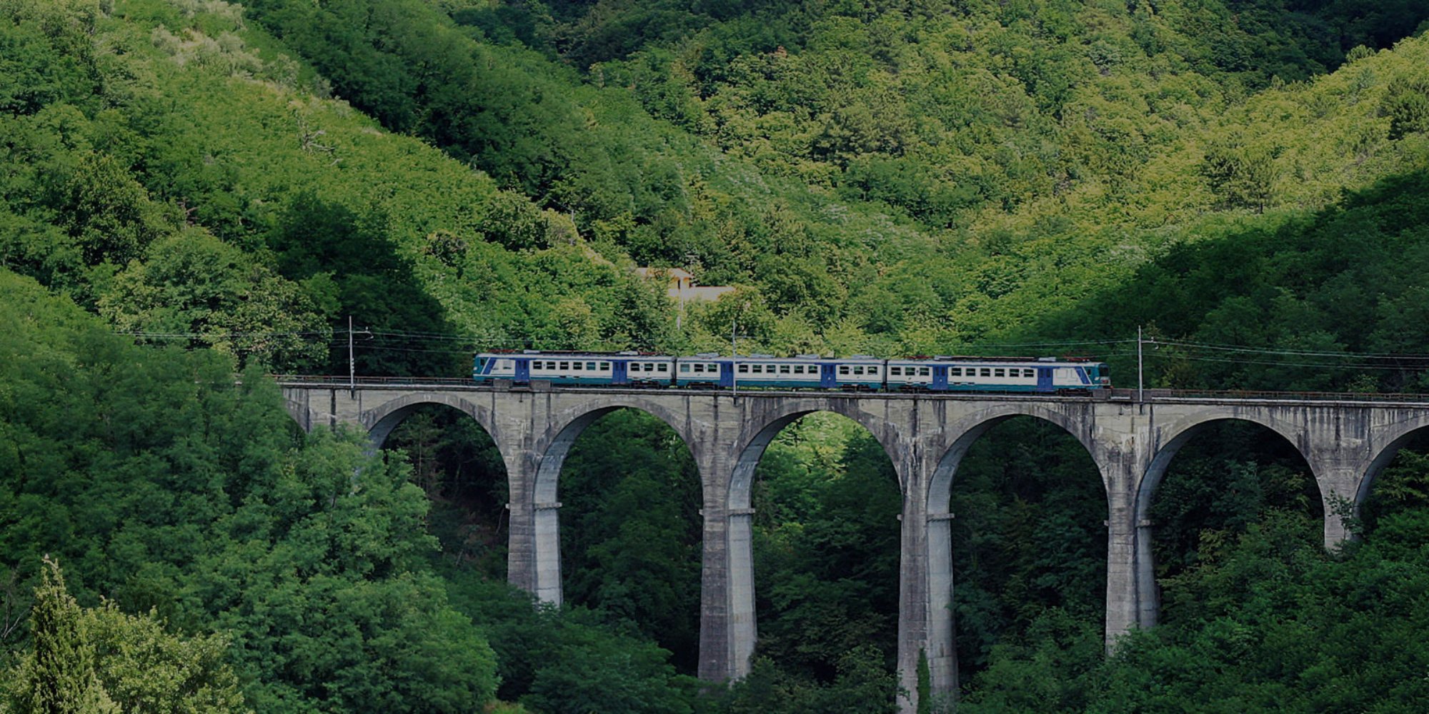 La ferrovia turistica Porrettana Express sulla montagna pistoiese