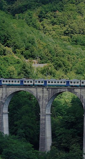 La ferrovia turistica Porrettana Express sulla montagna pistoiese