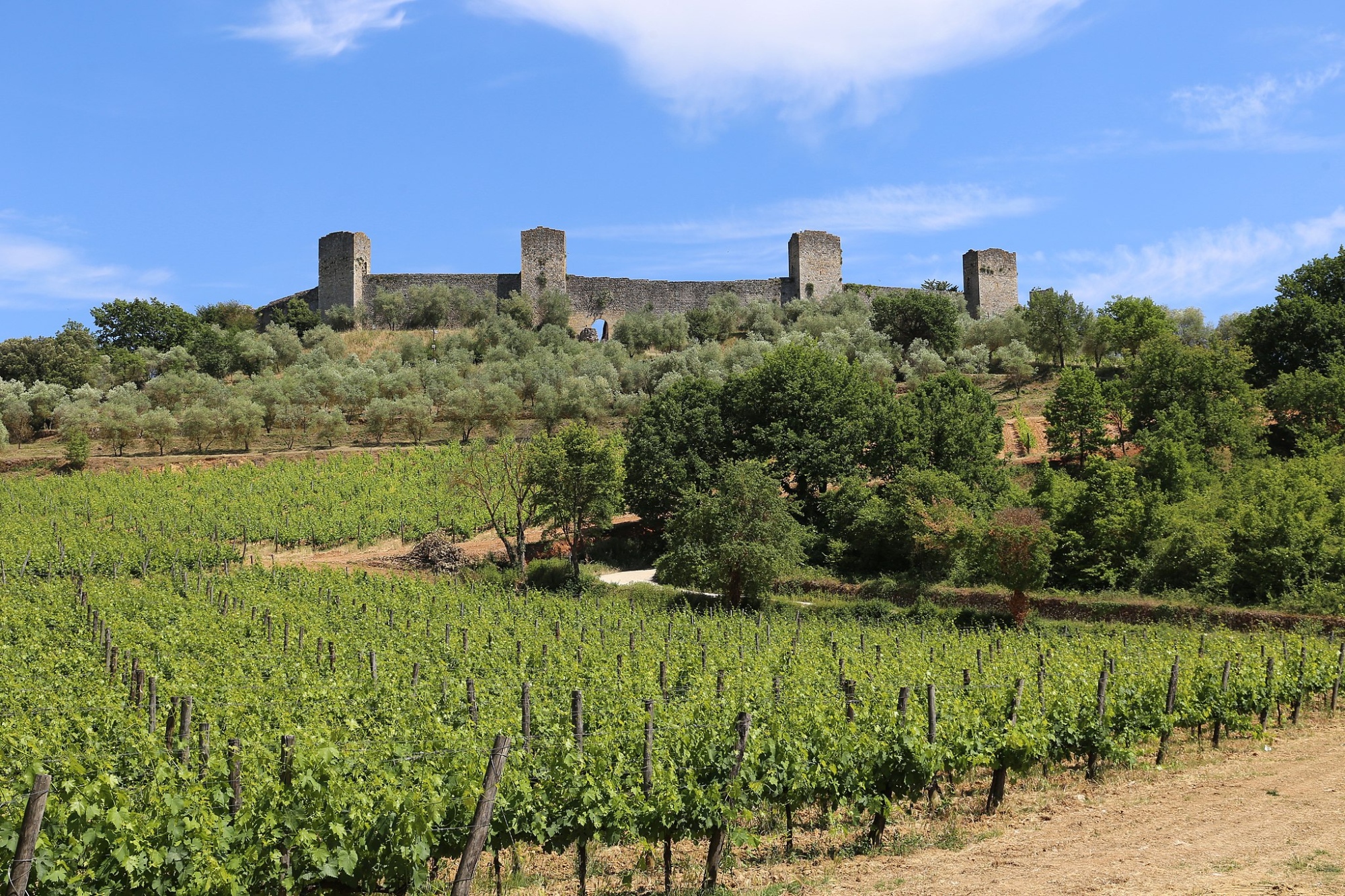 Castello di Monteriggioni sulla Via Francigena Toscana
