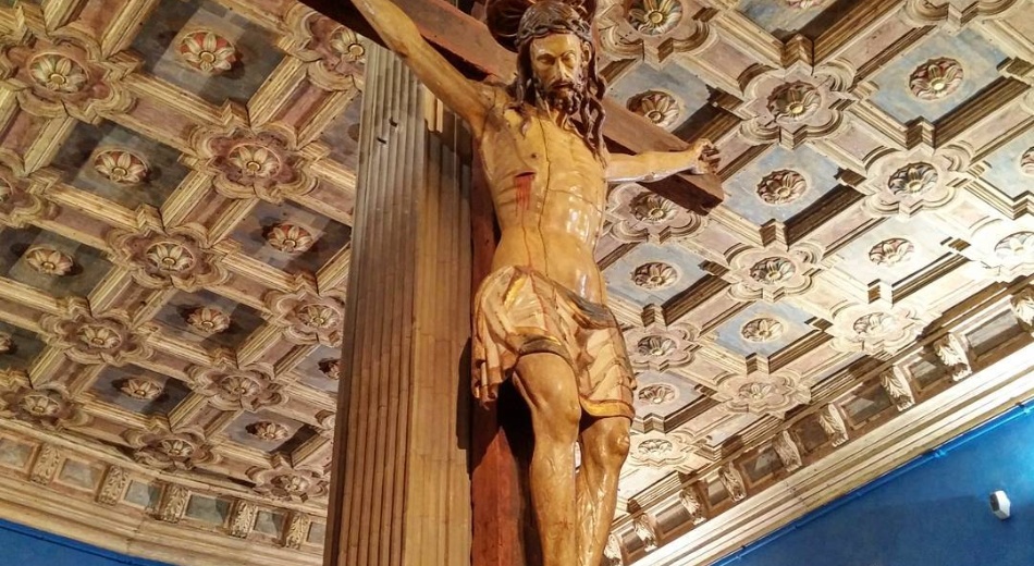 Crucifix médiéval en bois