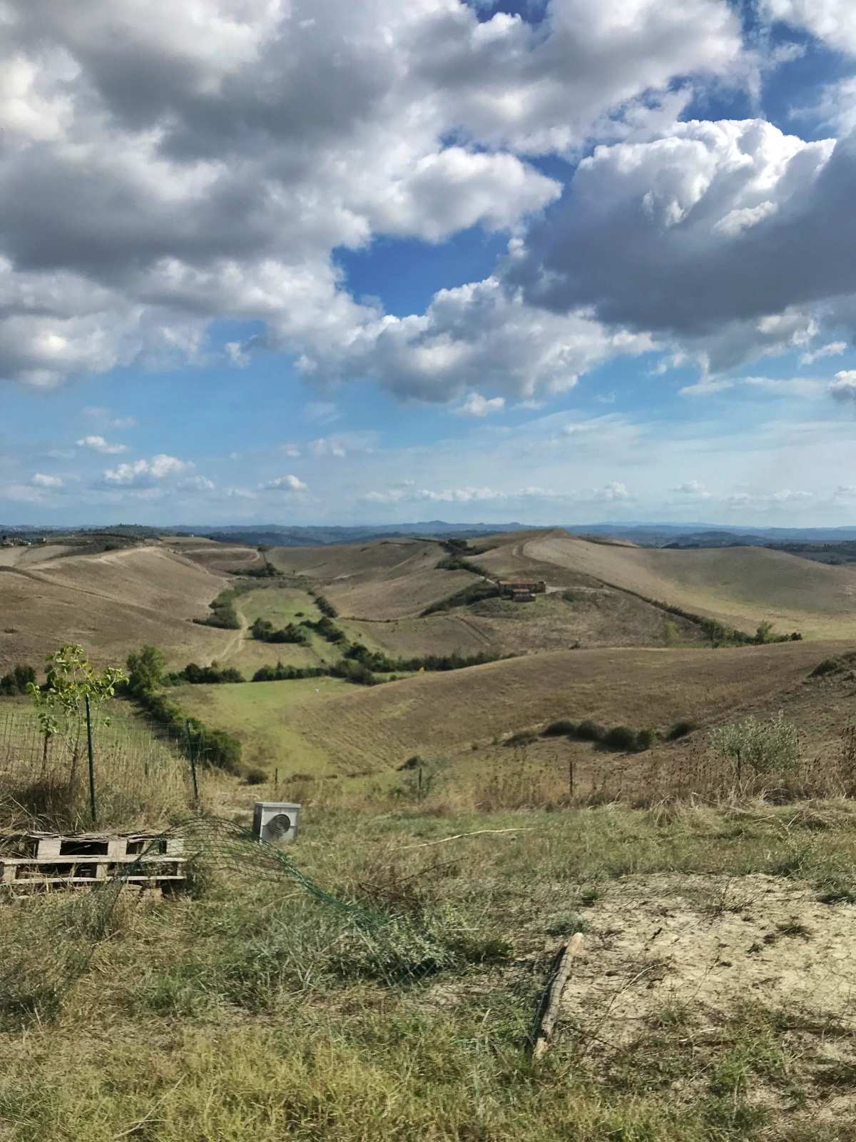 El paisaje a lo largo de la Vía Francigena desde San Miniato hasta Gambassi Terme El paisaje a lo largo de la Vía Francigena desde San Miniato hasta Gambassi Terme
