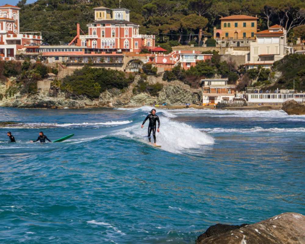 Surfen in der Bucht von Quercetano