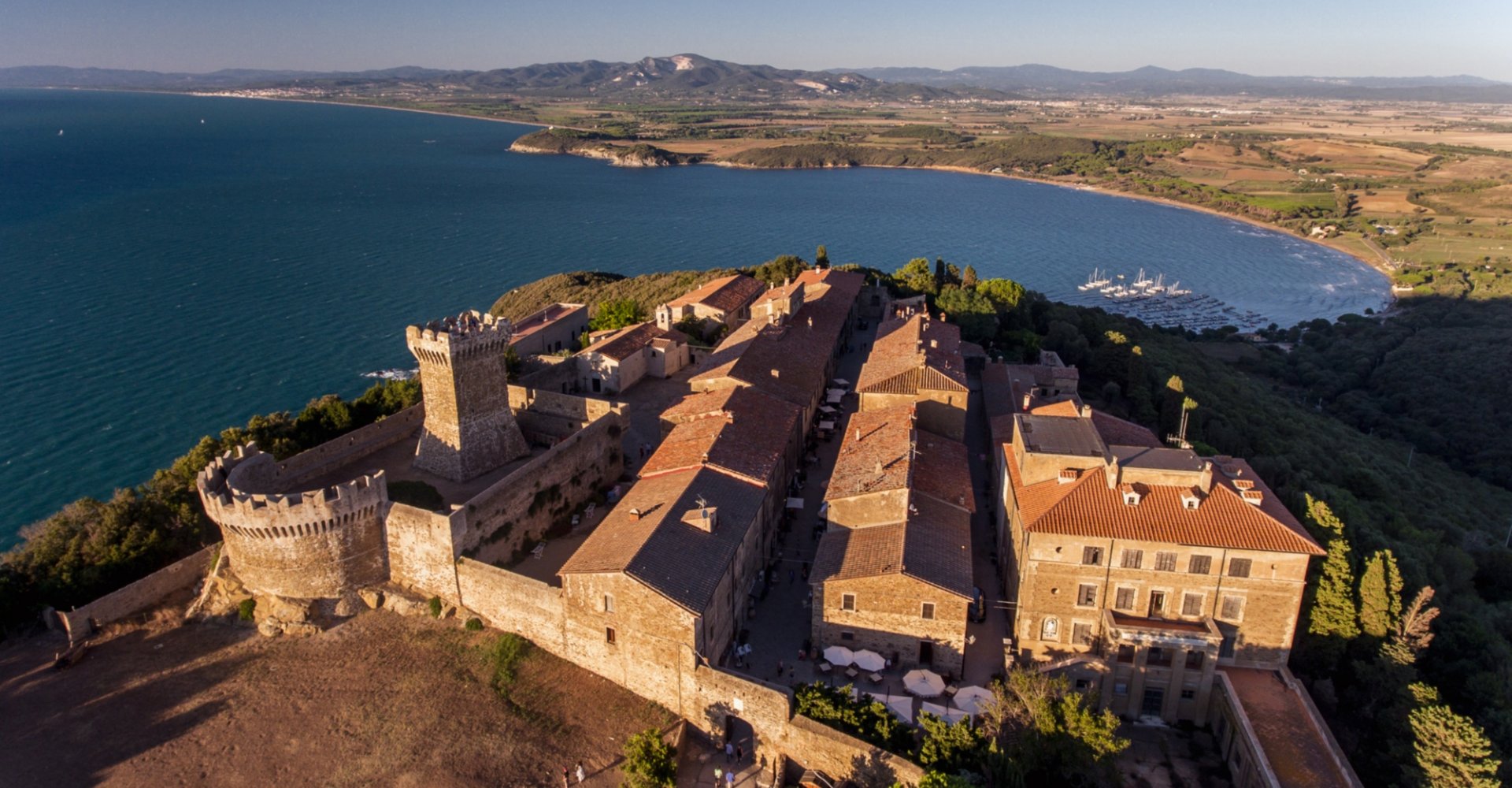 Fuerte de Populonia desde un dron