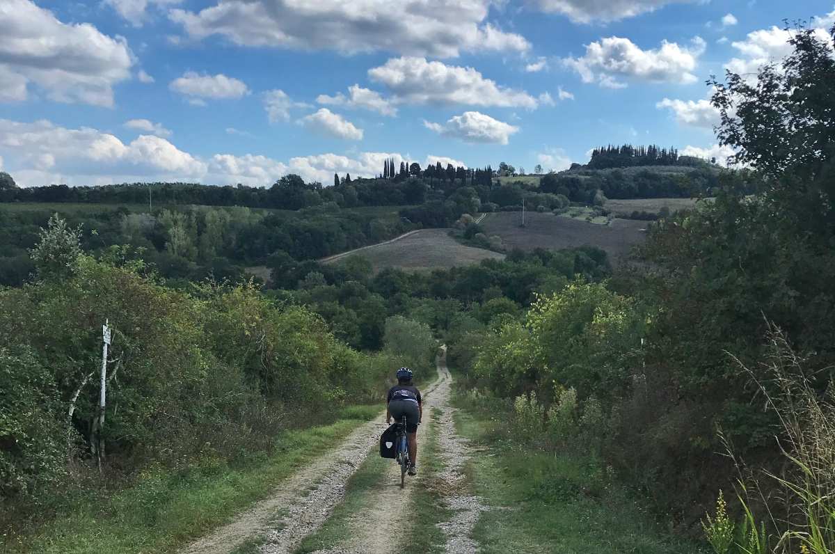 En bicicleta a lo largo de la Vía Francígena En bicicleta a lo largo de la Vía Francígena