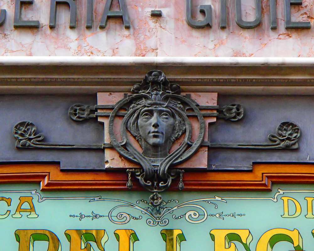 Cartel de la joyería de estilo Liberty en Lucca