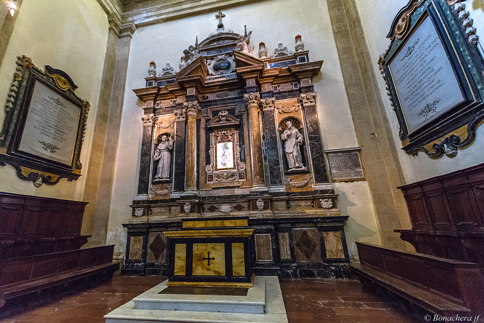 À l’intérieur de la Cathédrale