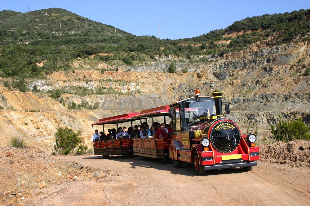 une visite en train dans la mine de Rio Marina