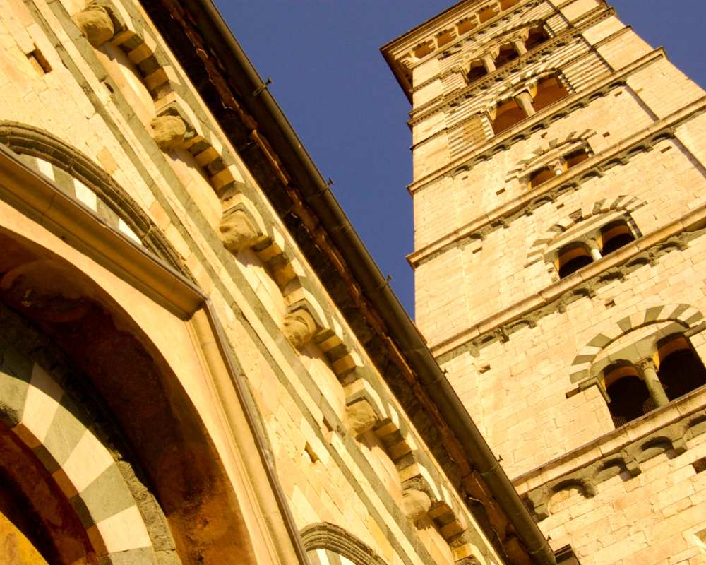 Il Campanile e la facciata del Duomo