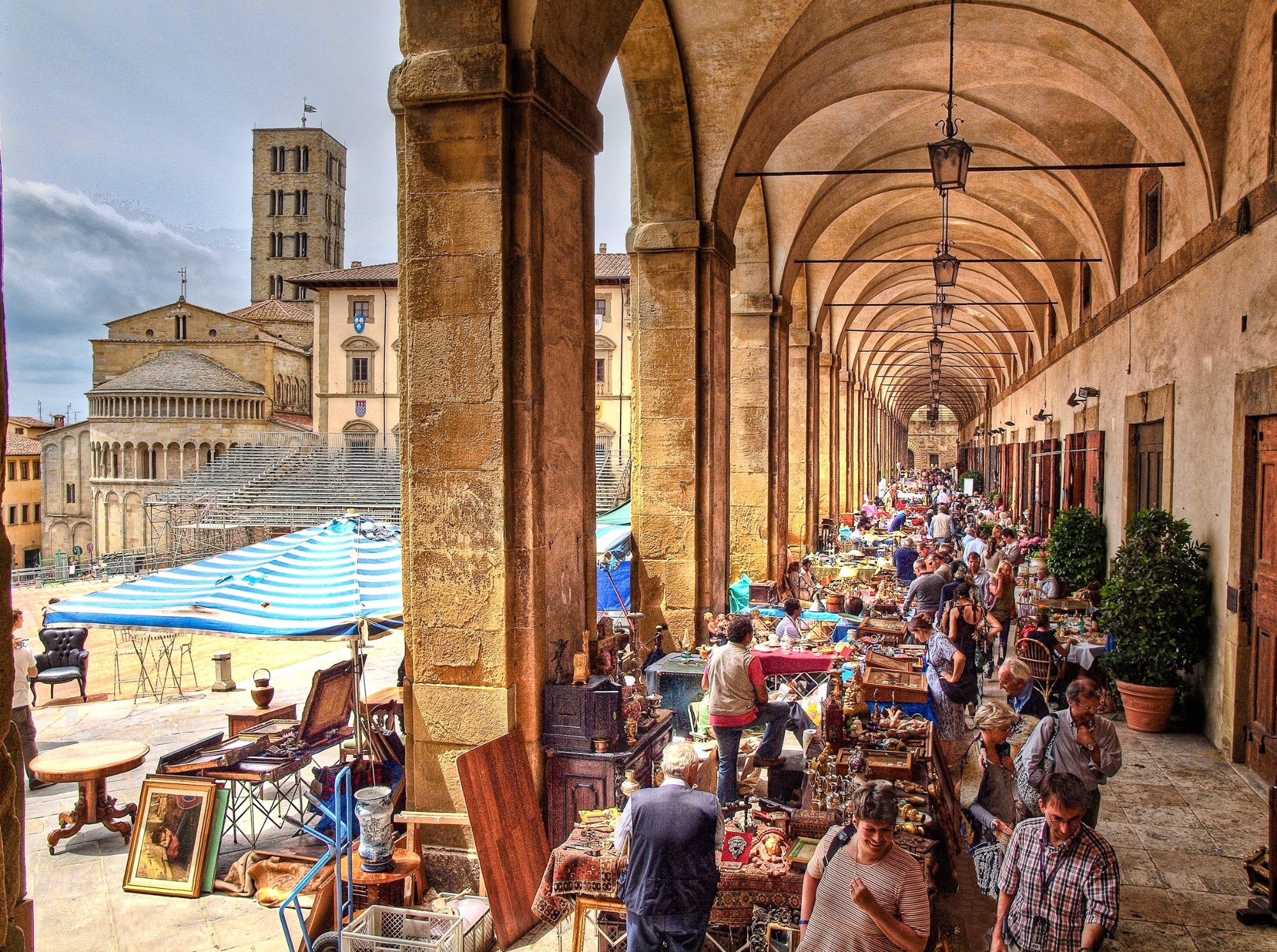 Arezzo, Antiquitätenmarkt auf der Piazza Grande