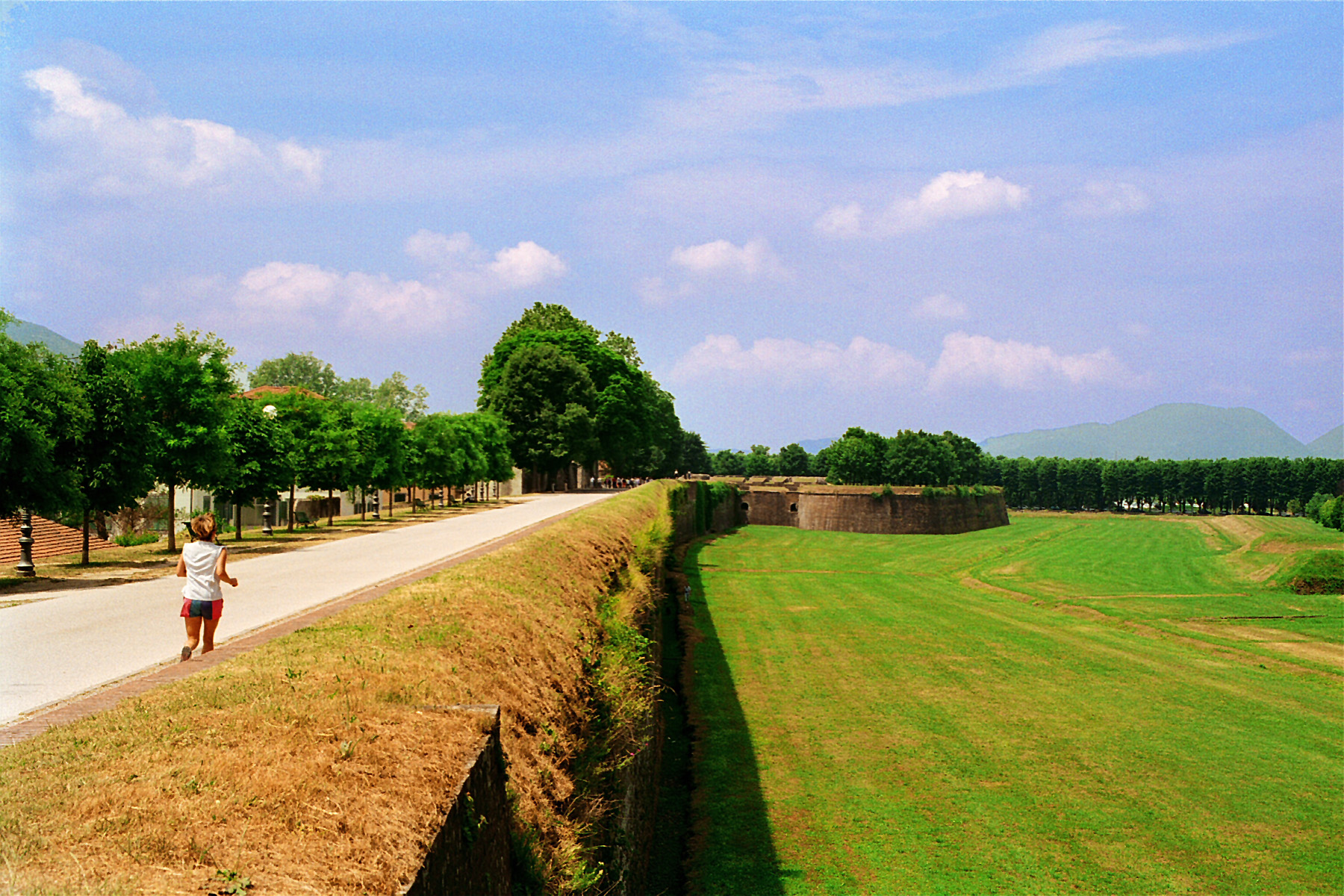 Lucca walls