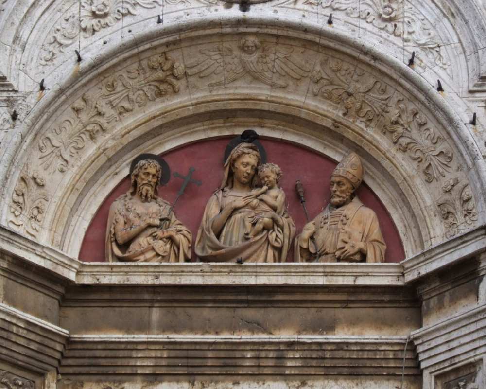 Lünette der Kirche Sant'Agostino in Montepulciano