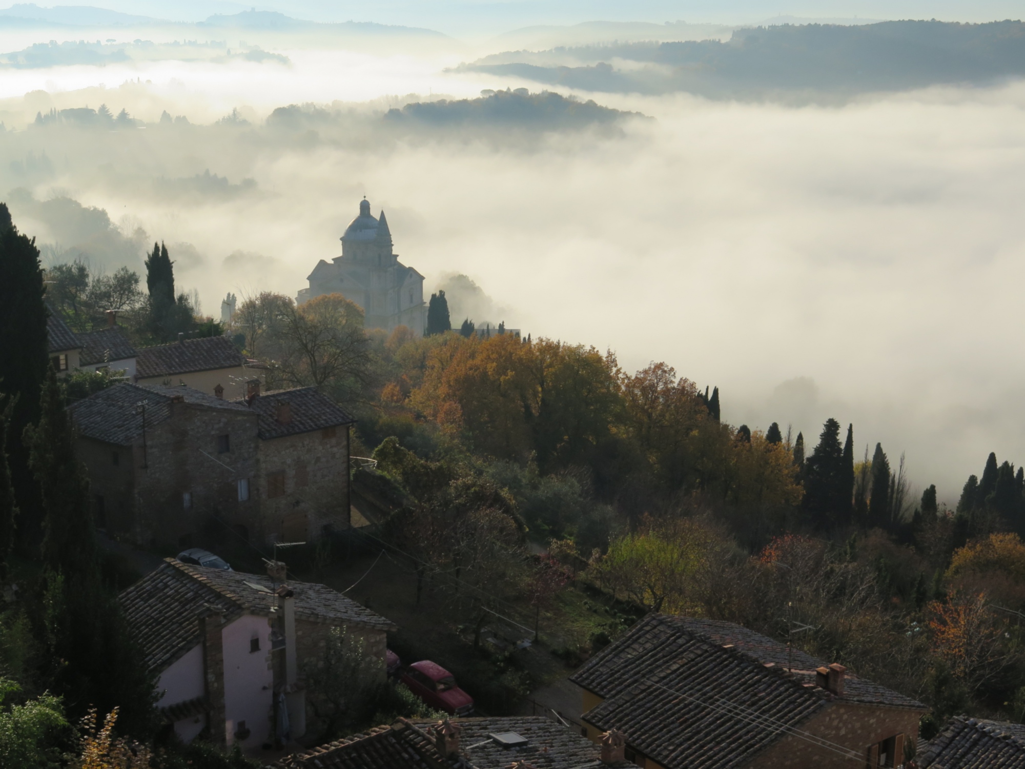 montepulciano-panorama-nebbia