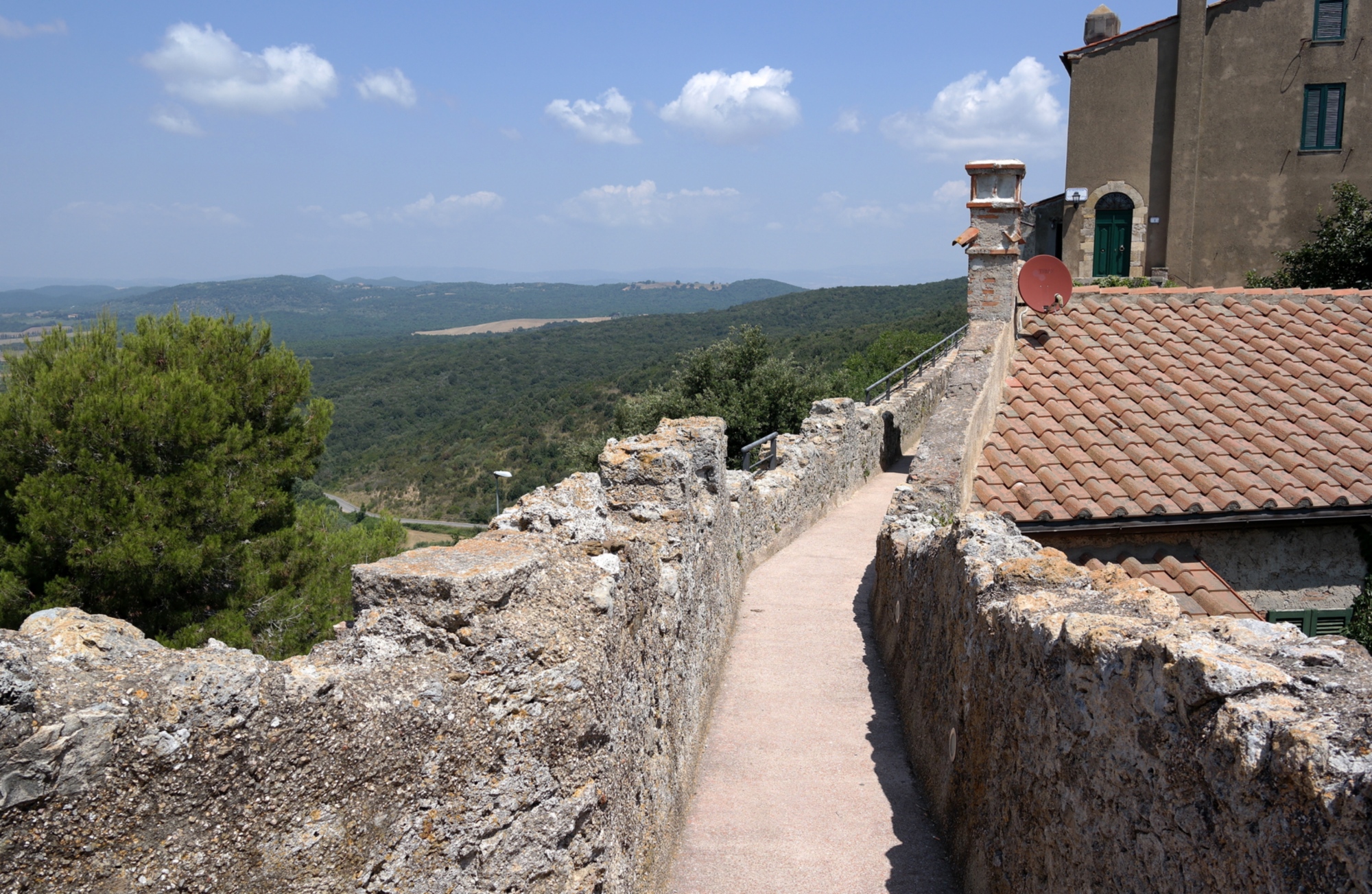 The walls of Capalbio