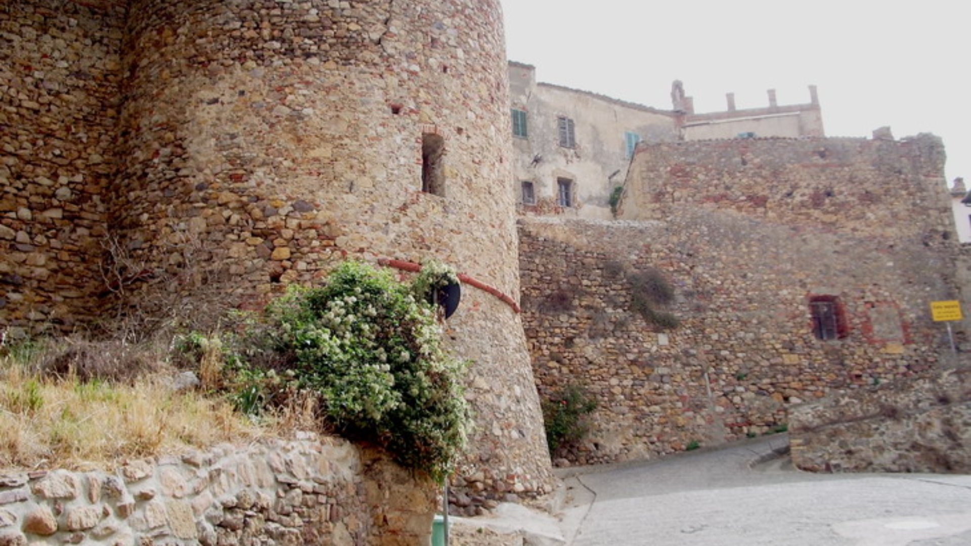 Montepescali walls